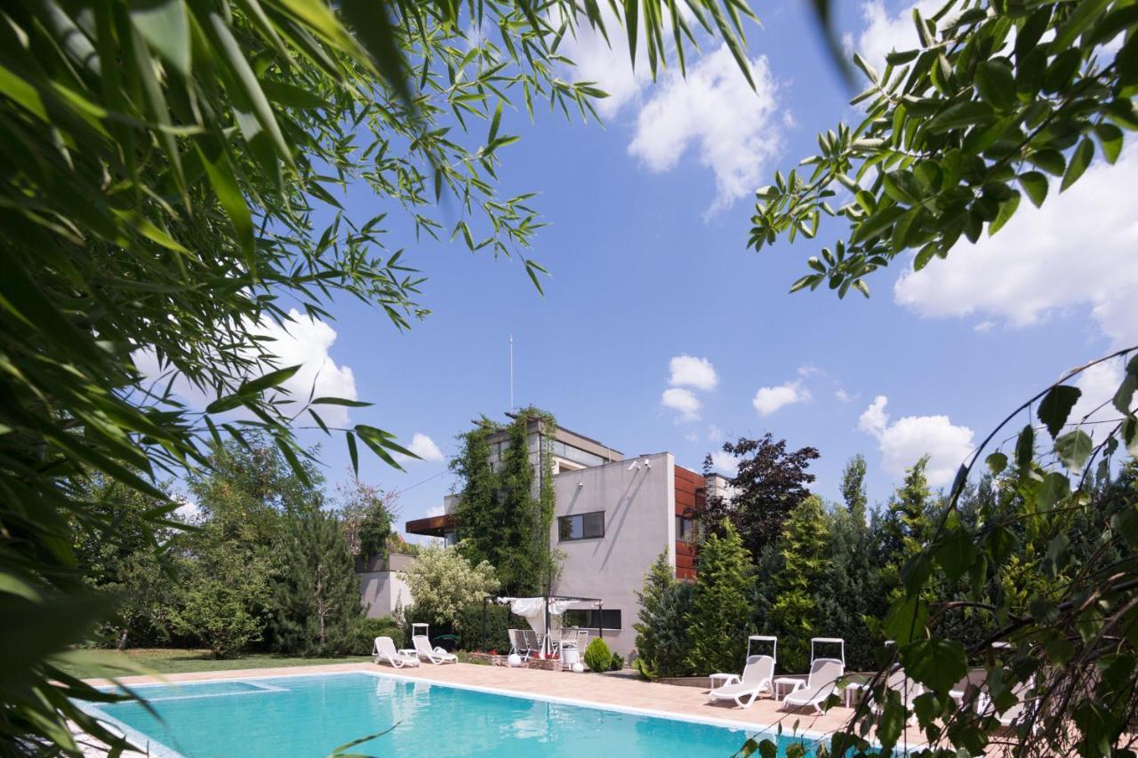 Kubiq Residence Giarmata Exterior photo